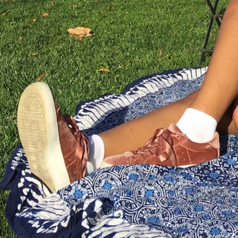 Pink velvet platform shoes